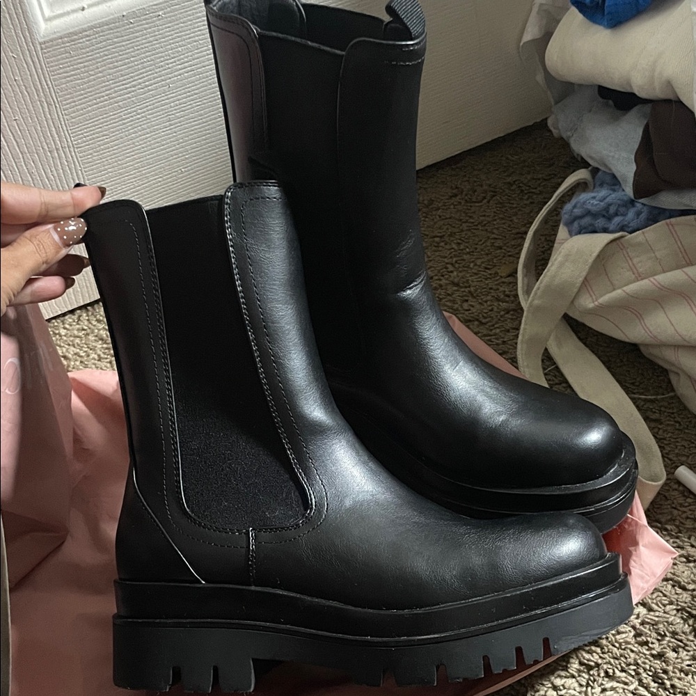 Black Women's Chelsea Boots